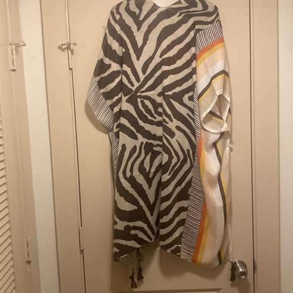 Beautiful brown and tan Zebra print tan and brown kimono!  Has side slits! - Picture 5 of 7